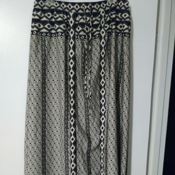 Skirt - Picture 2 of 3